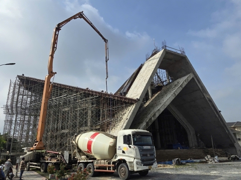 Bê tông long thành thực hiện đổ bê tông công trình Nhà Thờ Thành Tâm tại Lộc An-Bình Sơn