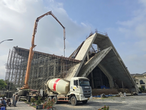 Bê tông long thành thực hiện đổ bê tông công trình Nhà Thờ Thành Tâm tại Lộc An-Bình Sơn